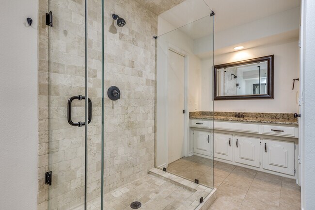 Building Photo - 1708 Cathedral Dr
