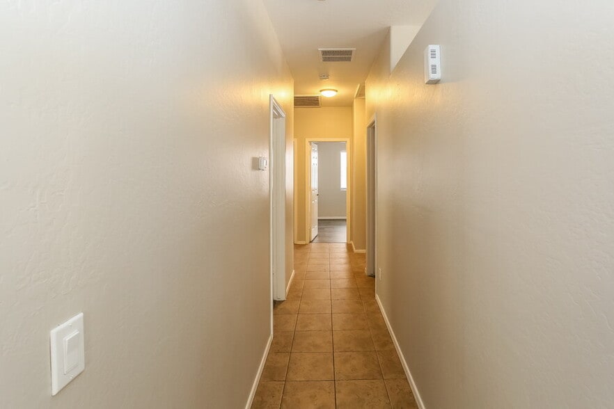 Building Photo - 8330 W Cocopah St