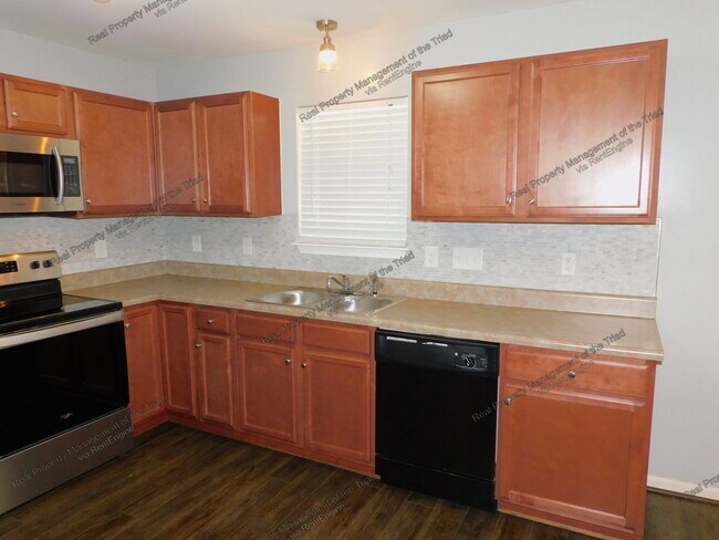 Building Photo - 2627 Leighswood Dr