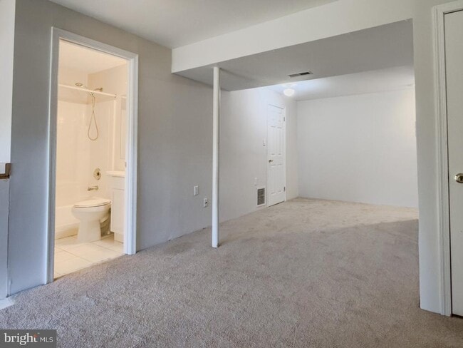 Building Photo - 18008 Wagonwheel Ct