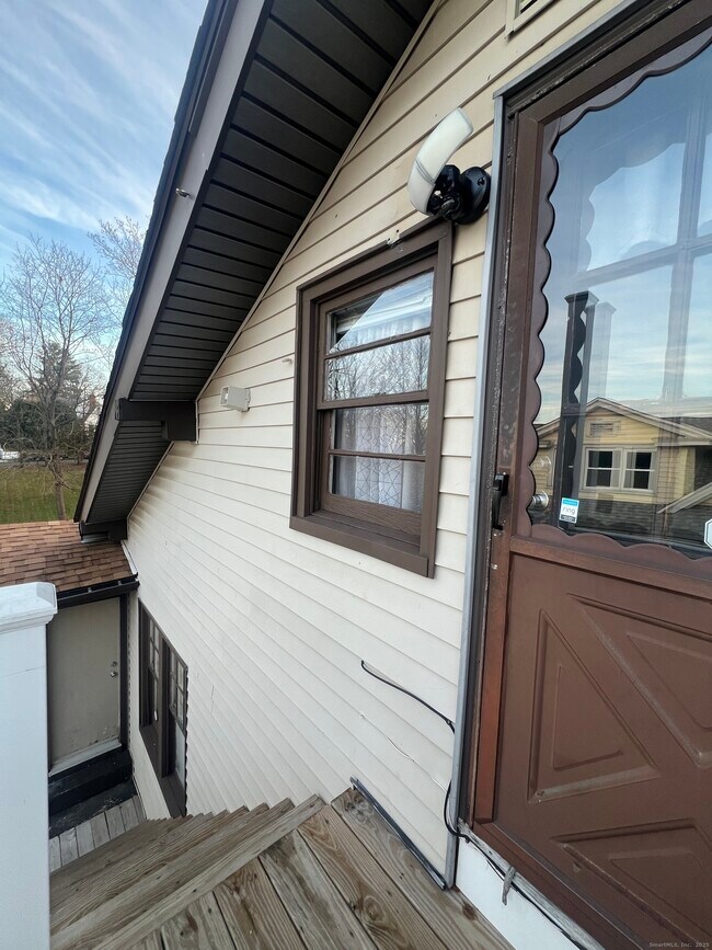 Building Photo - 466 Derby Ave