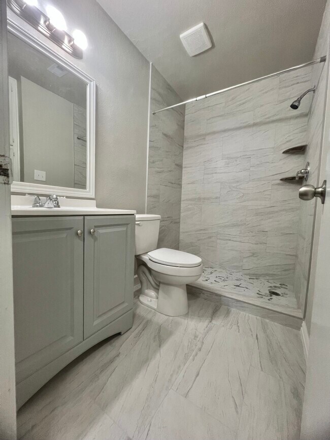 Building Photo - 6702 Tamar Dr