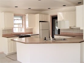 Building Photo - 1548 Panorama Dr