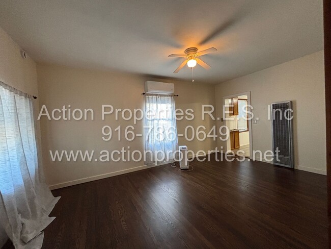 Building Photo - Downtown Bungalow - 2 Bed, 1 Bath with Sep...