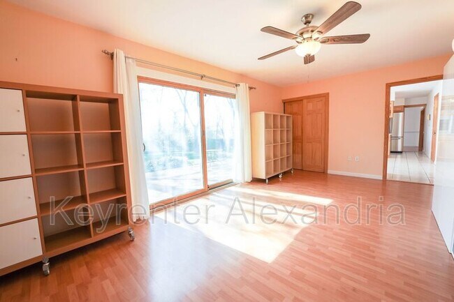 Building Photo - 7123 Red Horse Tavern Ln