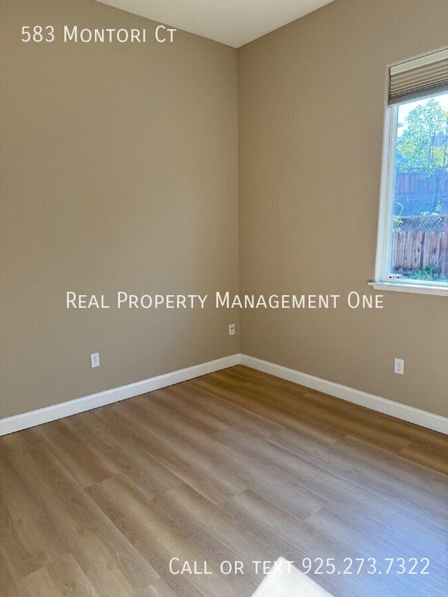 Building Photo - 583 Montori Ct