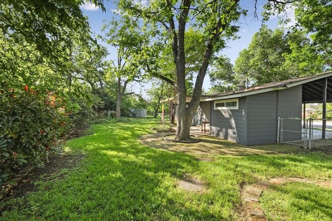 Building Photo - 2202 Towbridge Cir