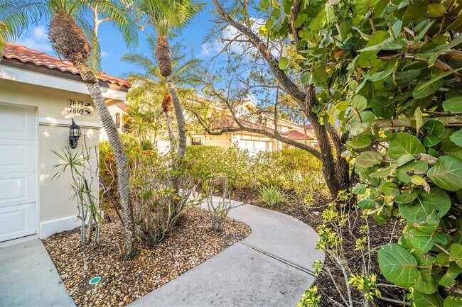 Building Photo - 7669 Fairway Woods Dr