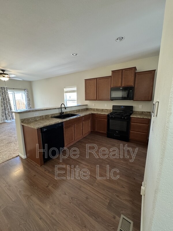 Building Photo - 6672 Kearsarge Dr