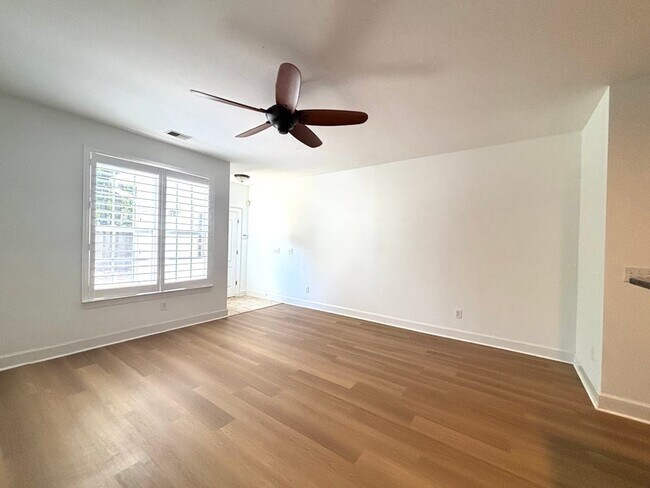 Building Photo - Beautiful 3-Bedroom, 3.5-Bath Townhome in ...