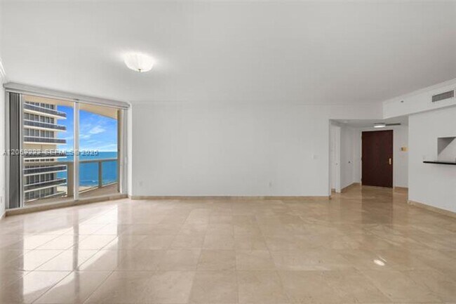 Building Photo - 9559 Collins Ave
