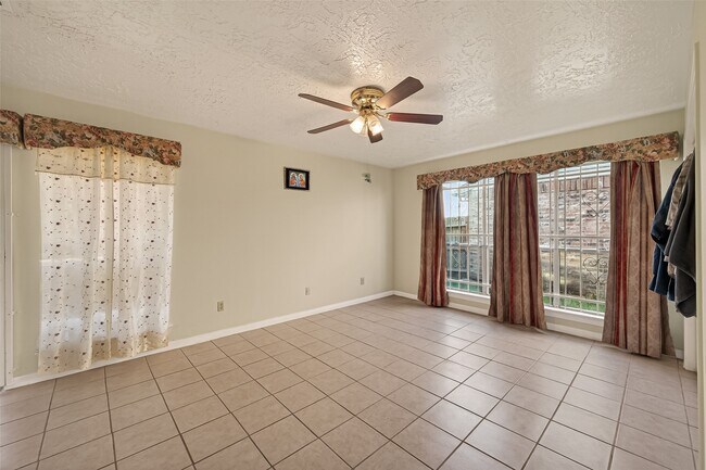 Building Photo - 11866 Plumbrook Dr