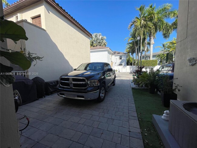 Building Photo - 16963 SW 92nd St