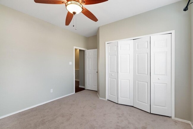 Building Photo - 1135 Disraeli Cir