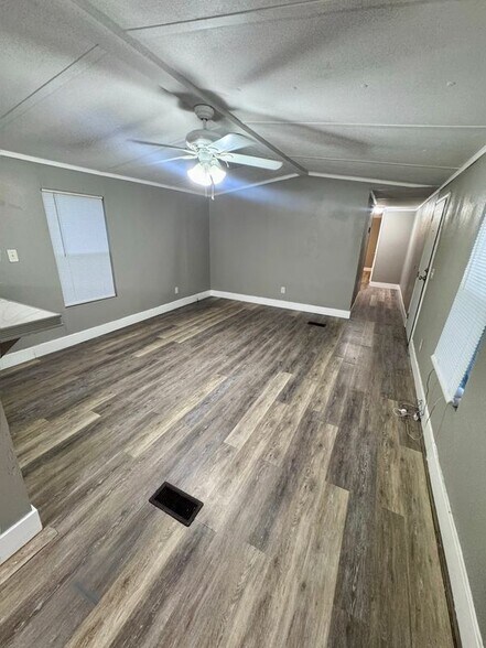 Building Photo - 15637 Sims Ln
