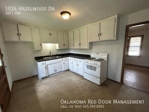 Building Photo - 1024 Hazelwood Dr
