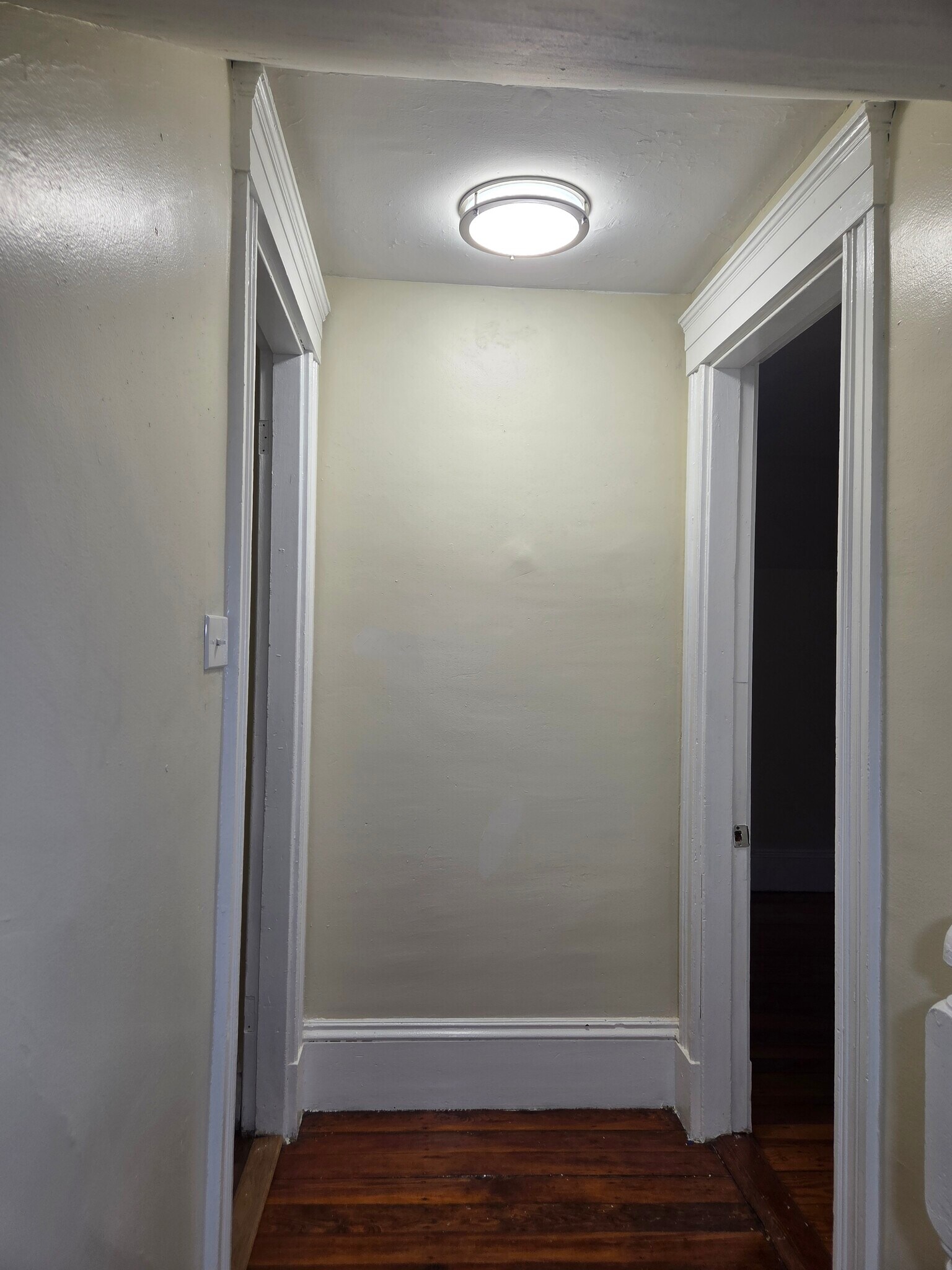 Building Photo - 82 Brent St