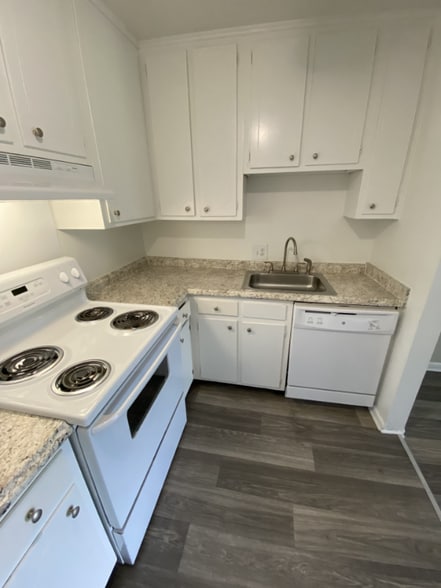 Building Photo - 1005 Hickory Hill Ln