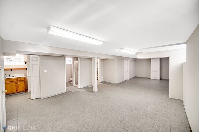 Building Photo - 3 Bed 2 Bath is West Elsdon neighborhood o...