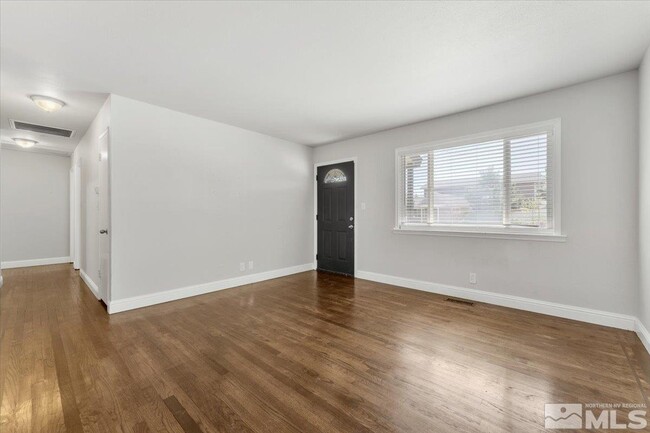 Building Photo - 990 Akard Dr