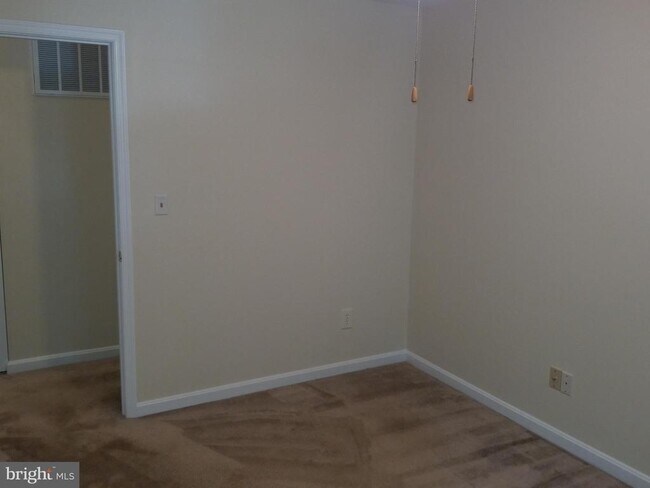 Building Photo - 16 Twin Lake Ct