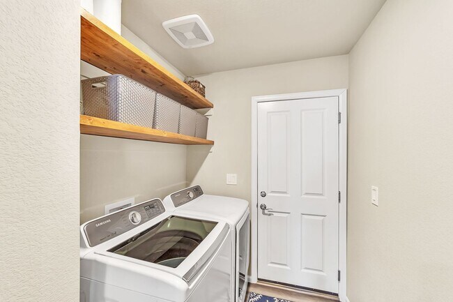 Building Photo - 13170 Valley Peak Dr