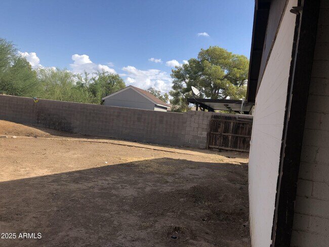 Building Photo - 26 E Duke Dr