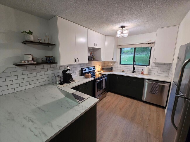 Building Photo - 7652 Wedgewood Ct