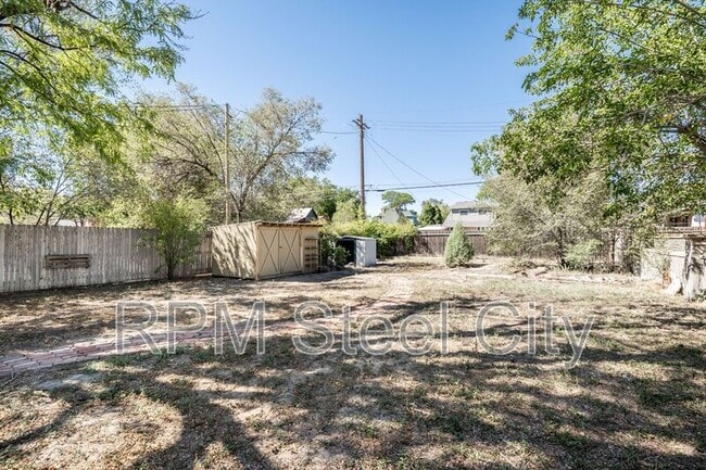 Building Photo - 2125 N Grand Ave