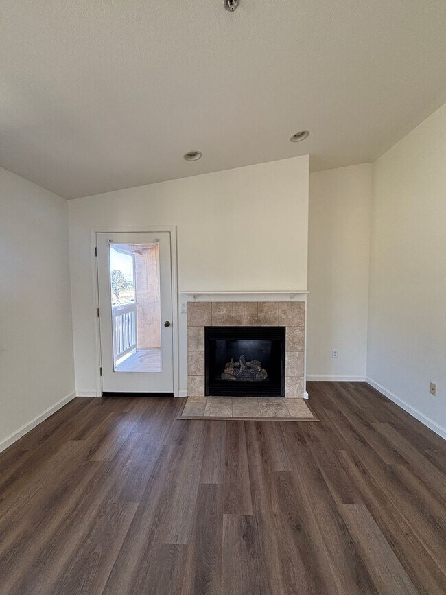 Building Photo - P32000