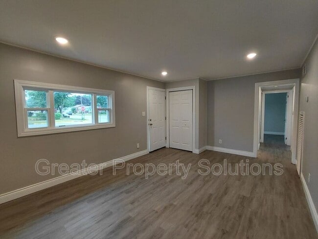 Building Photo - 7305 White Oak Ave