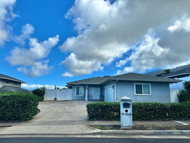 Building Photo - 3 Bedroom / 2.5 Bathroom House for rent in the Waiolani Mauka Subdivision. Pet friendly!