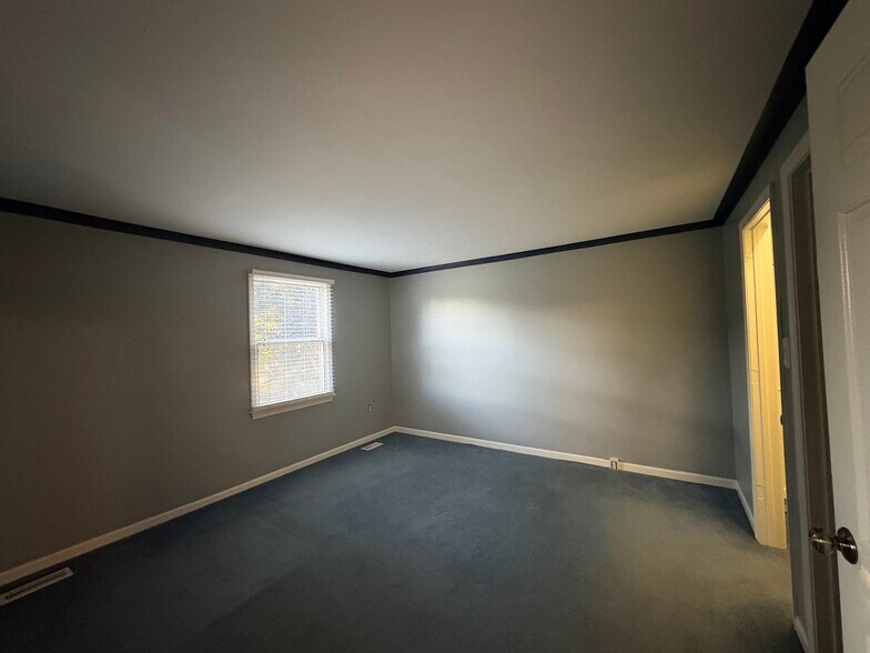 Master bedroom - 8002 Cattail Ct