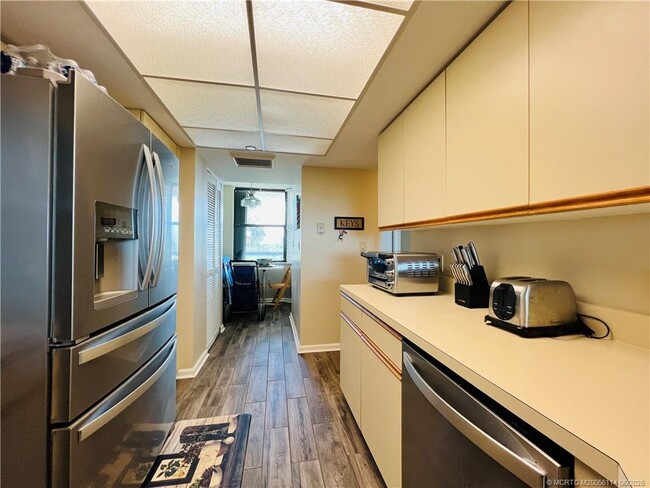 Building Photo - 8880 S Ocean Dr