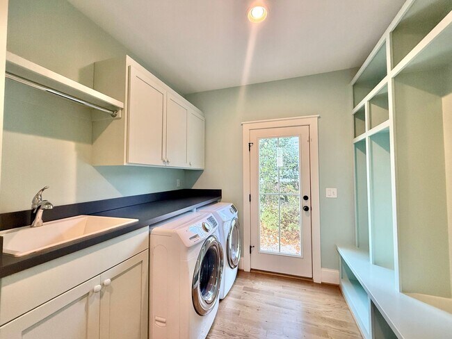 Building Photo - Custom Built 4BD, 3.5BA Five Points Home with a Bonus Room & Fenced Yard