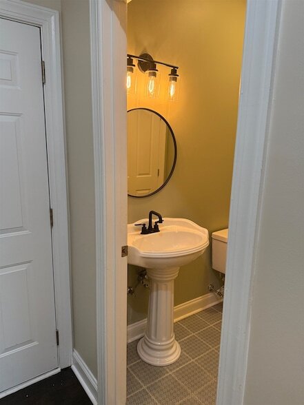 Building Photo - 2536 Blossom Trail W