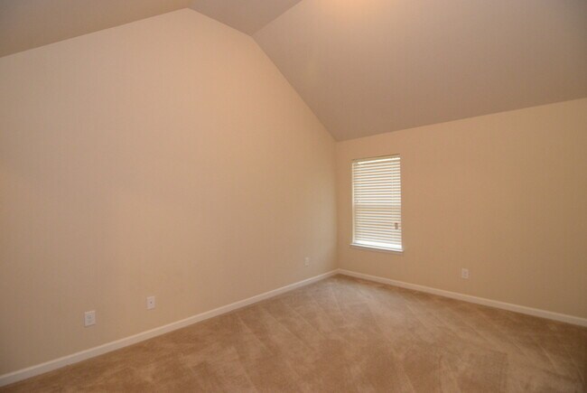 Building Photo - Huge 5 Bed/4 Bath Home Near Ft. Gordon