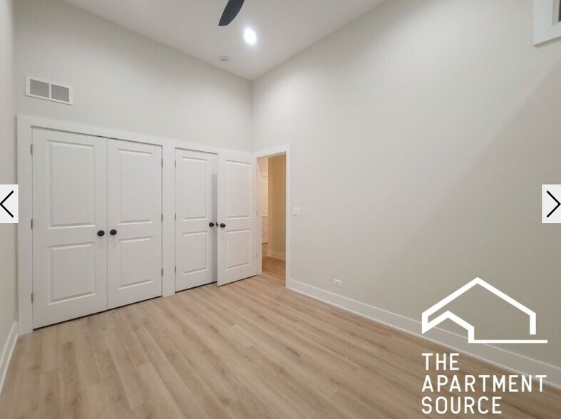 Building Photo - 3829 N Southport Ave