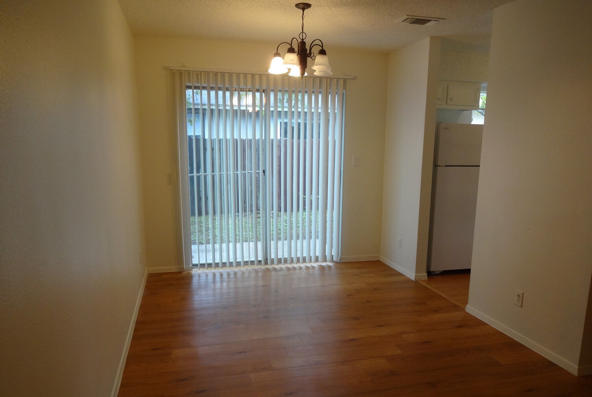 Building Photo - 901 Ken St