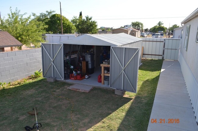 Building Photo - 1105 N Lamesa Rd