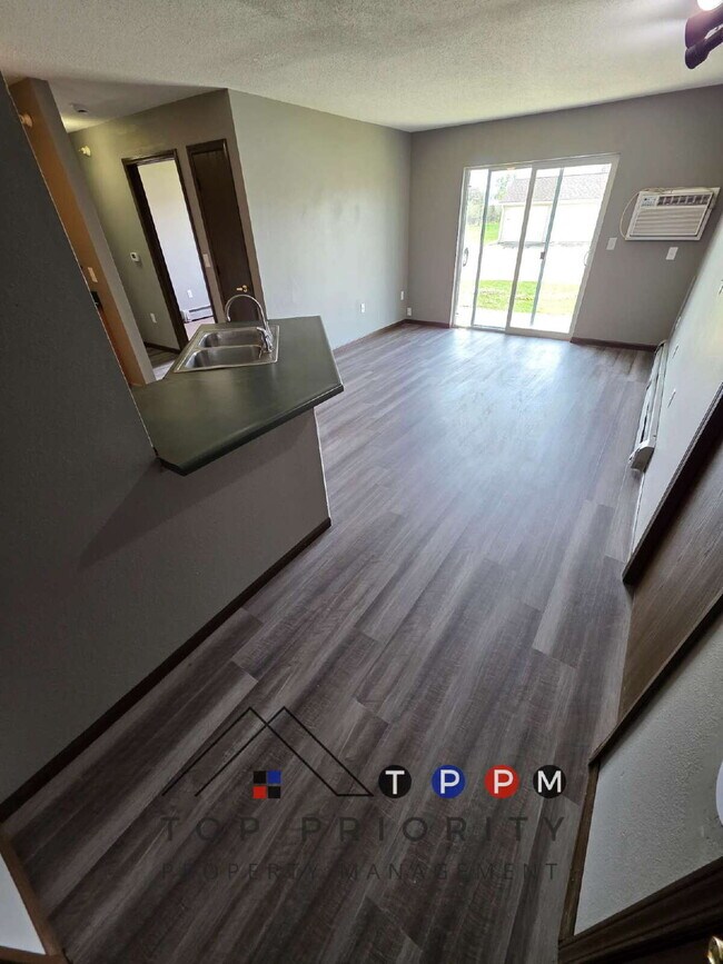 Building Photo - 3 Bedroom | 2 Bathroom Unit Available RIGH...