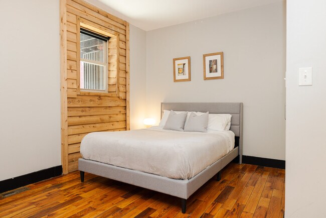 Building Photo - 1304 Broadway-ID1056031P