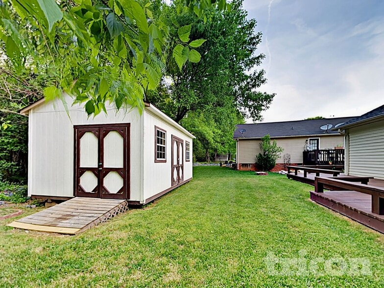 Building Photo - 5091 Daffodil Ln