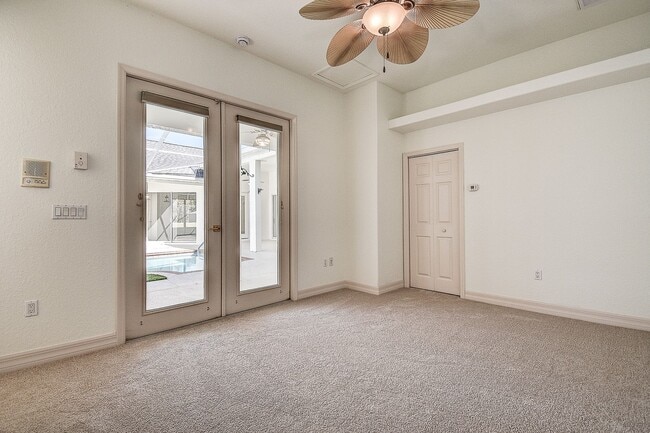 Building Photo - Beautiful 4/3/3 on a private 1 acre lot.