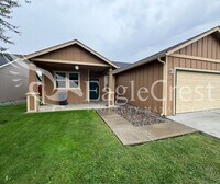 Building Photo - Three Bedroom, Two Bathroom Home Located o...
