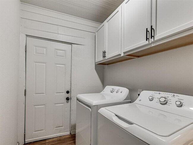 Building Photo - 1229 Meta Ave