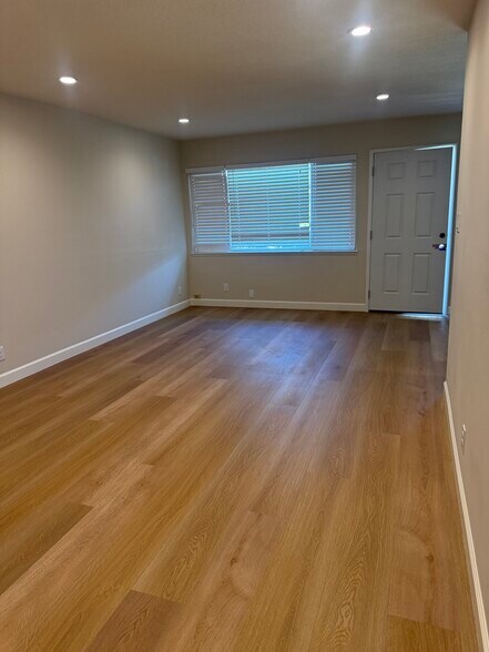 Building Photo - 130 Village Ct