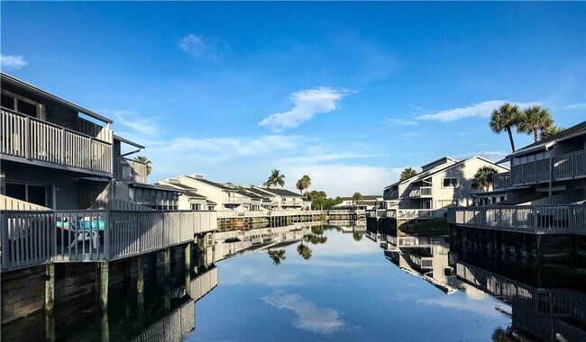 Building Photo - Make this your winter getaway!