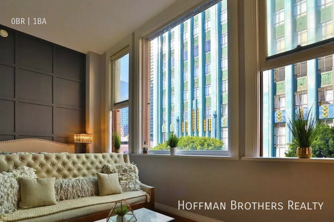 Building Photo - 907 S. Broadway-305