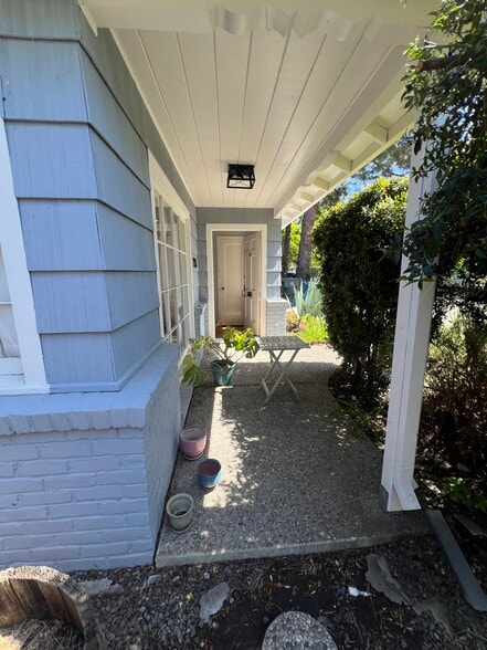 Building Photo - 2733 Bryant St